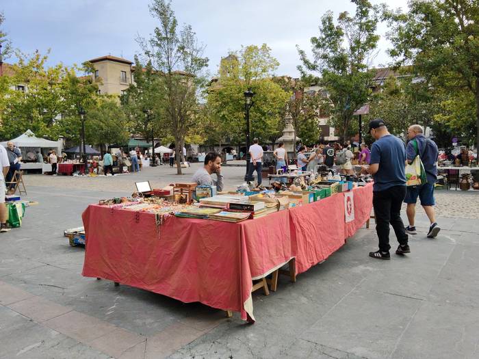 Antzinako objektuz eta bildu 49 1758390924334