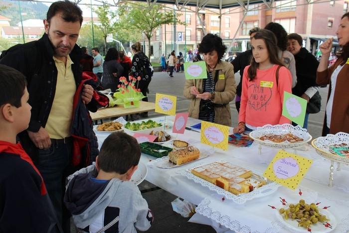 Errefuxiatuen aldeko jaiari esker 2.007 euro jaso ditu Himayak