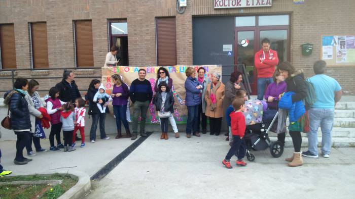 Ehunka lagun bildu dira esku 17 1489001134452