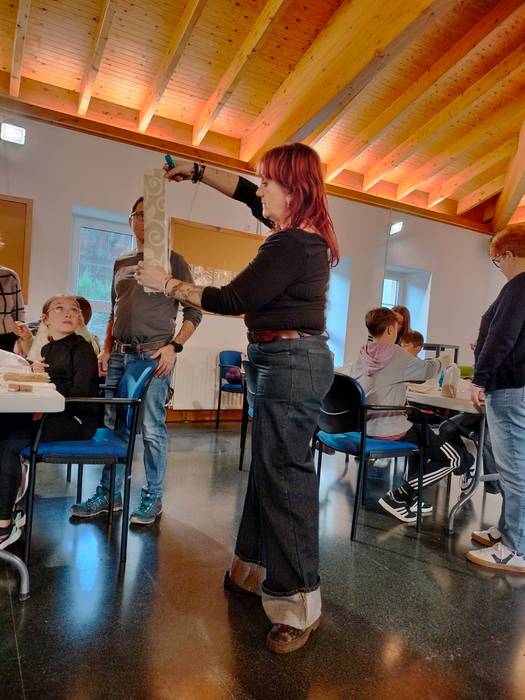 Eskulan tailer berezia egin  12 1765980410512