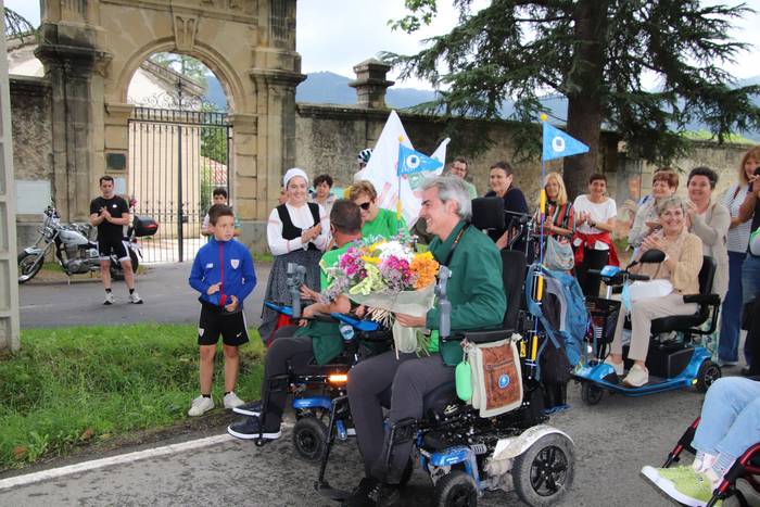 Caminus elkarteko kideek har 21 1687380816346