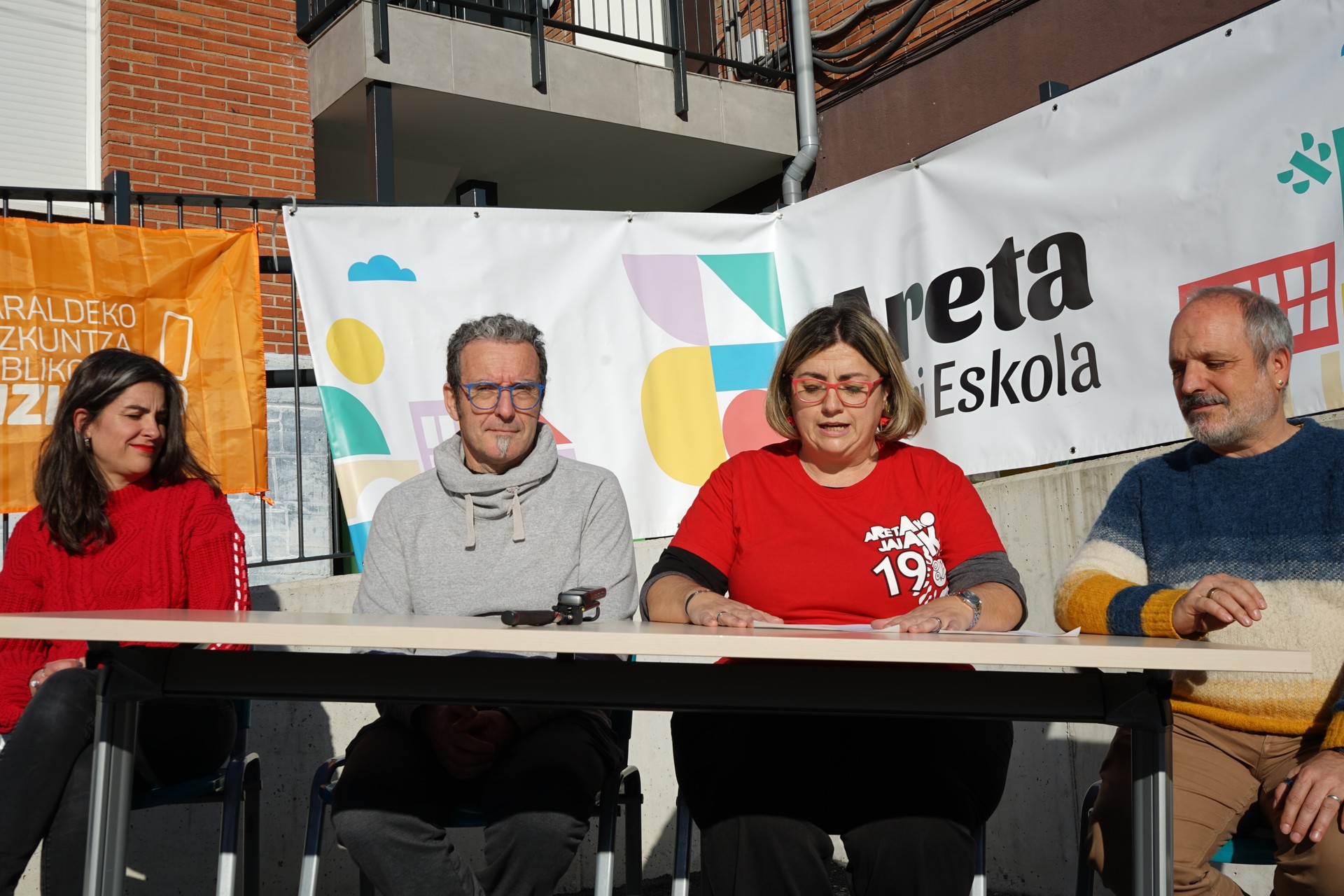 Monolitoak, dokumentalak, bisita gidatuak edota kontzertuek ezaugarrituko dute Areta Herri Eskolaren mendeurren jaia