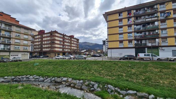 Alokairuko 85 etxebizitza eraikitzeko lurrak lagatu dizkio Laudioko Udalak Eusko Jaurlaritzari