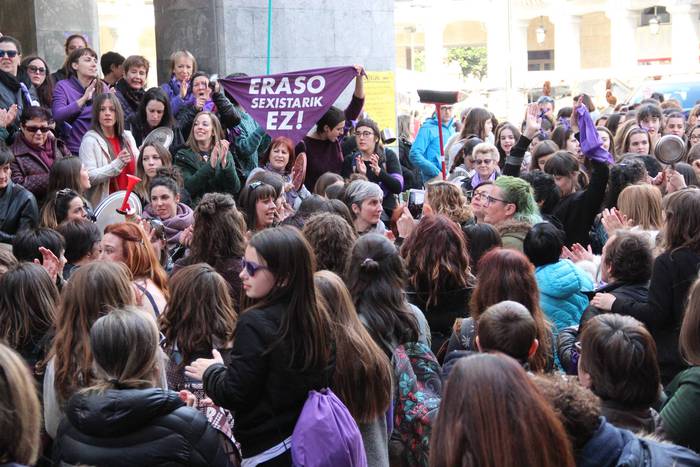 Greba feministaren goizeko t 43 1520512224379