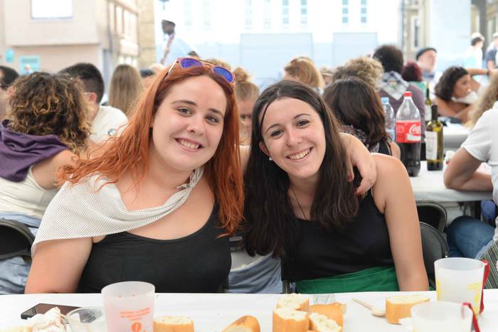 Aldai plaza txiki geratu da  139 1503895161273