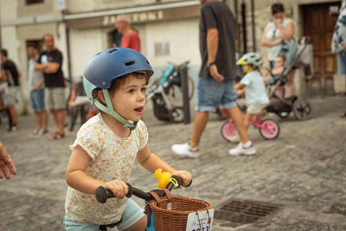 Bizikletak irudimenez jantzi 9 1757325605760