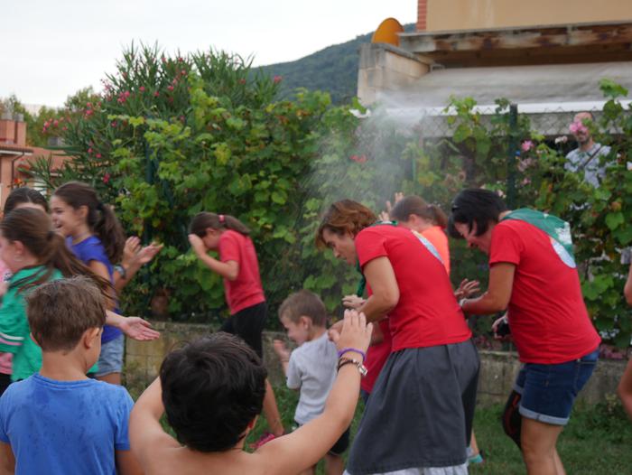 Ura eskatzen zeharkatu dute  13 1536436426505