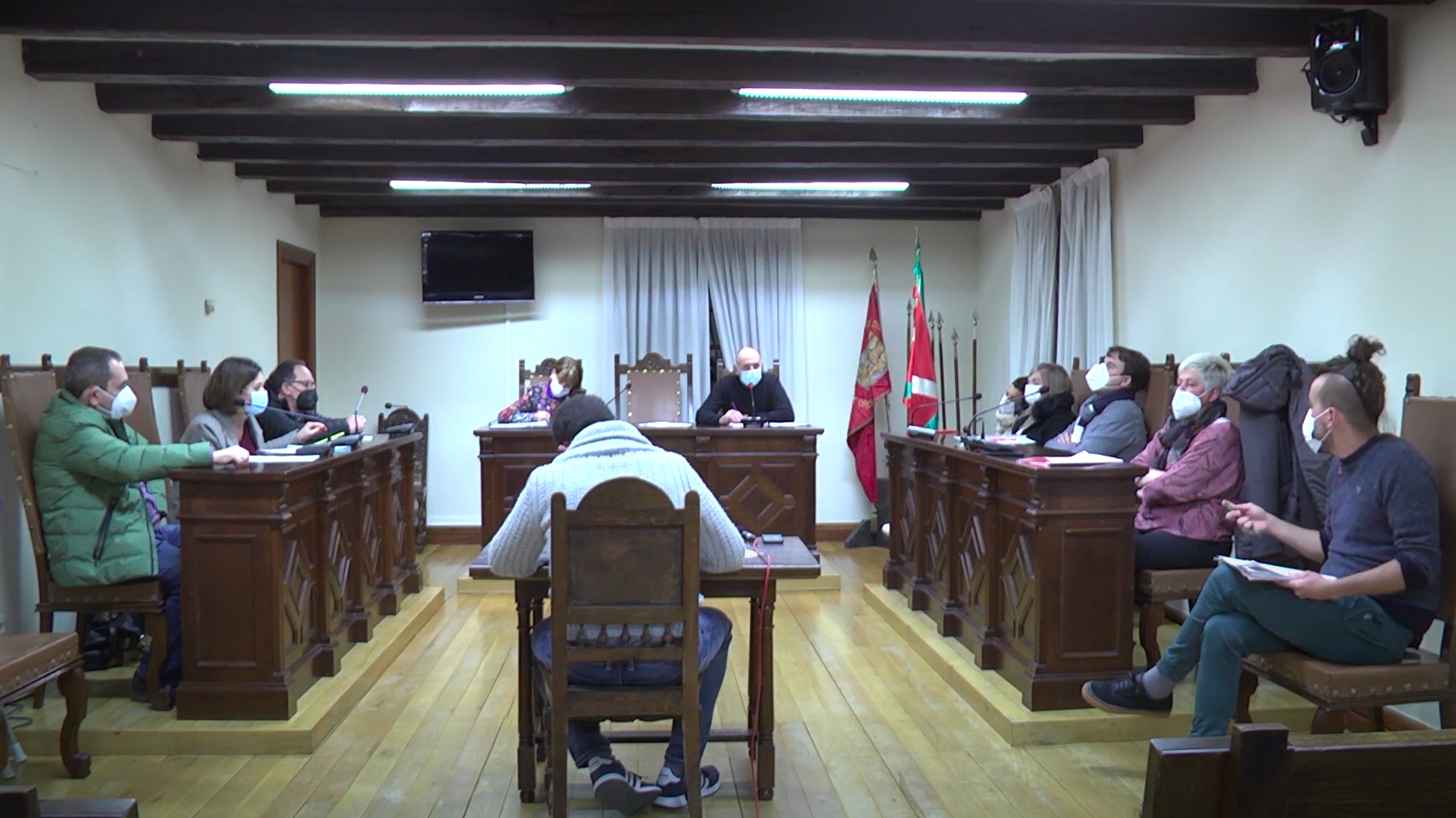 Aurrekontuen inguruan egindako galderak erantzuteko eskatu dio EH Bilduk Adieri