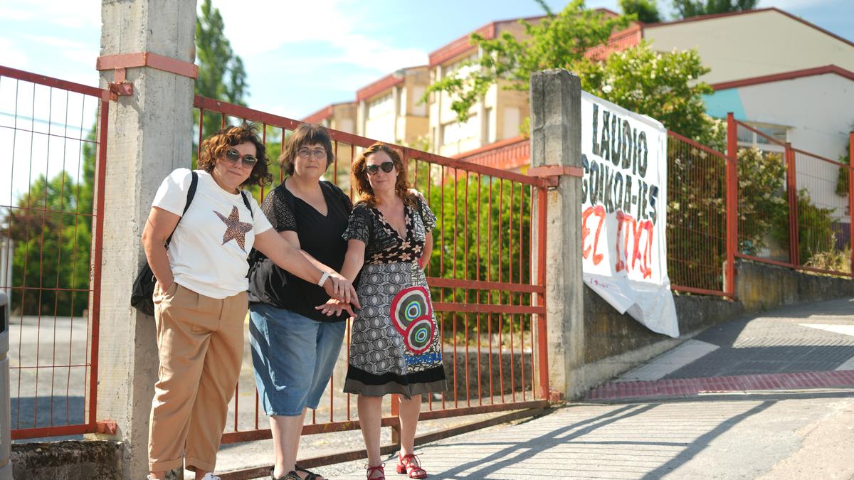 “Gurasoak banatzen saiatzen ari dira, gure desesperazioa baliatuz”