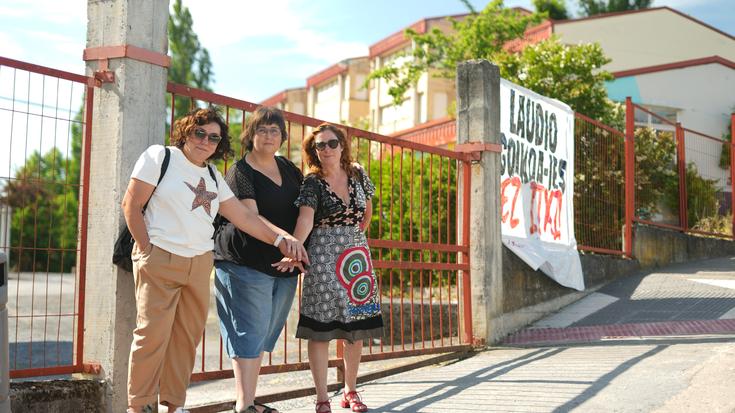 “Gurasoak banatzen saiatzen ari dira, gure desesperazioa baliatuz”