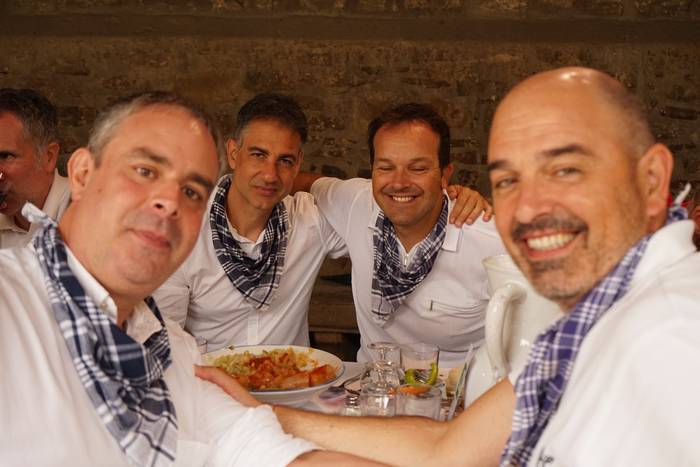 Ehunka kofrade bildu dira el 49 1756714071599