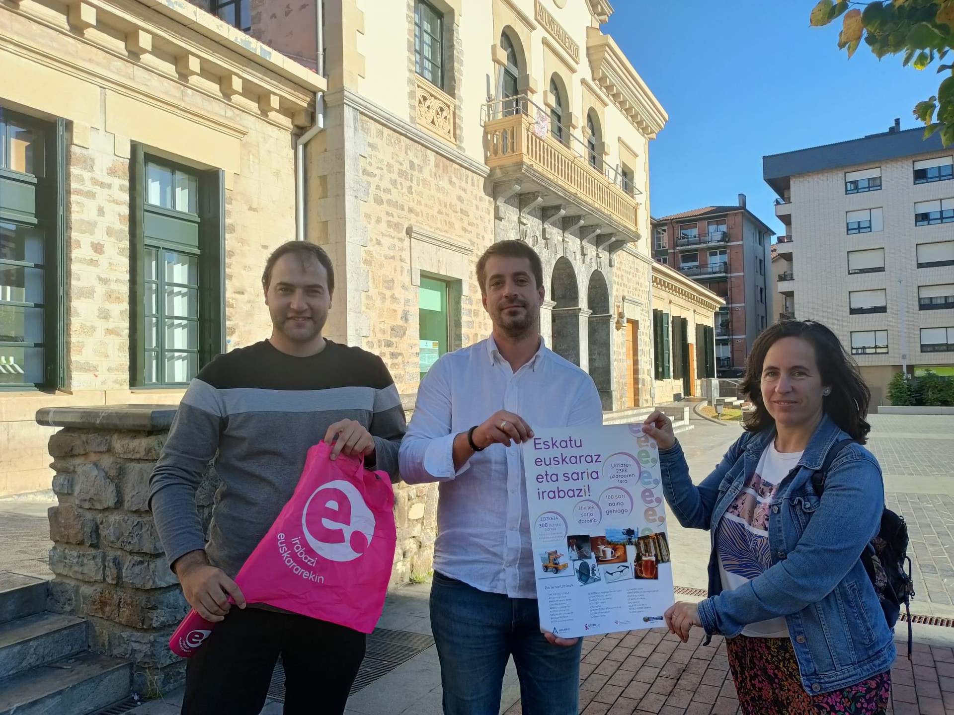 Asteburu honetan hasiko da "Eskatu euskaraz eta saria irabazi" kanpaina