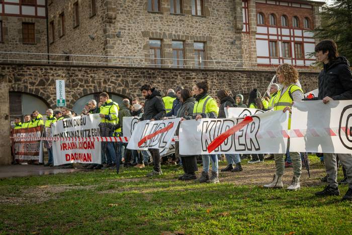 Protesta artean ekin du bide 5 1764159796481