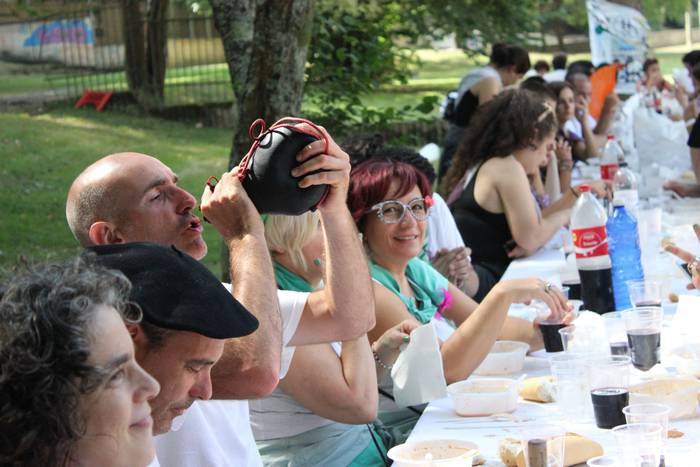 Sokatik tiraka itzuli dira j 66 1503500860230