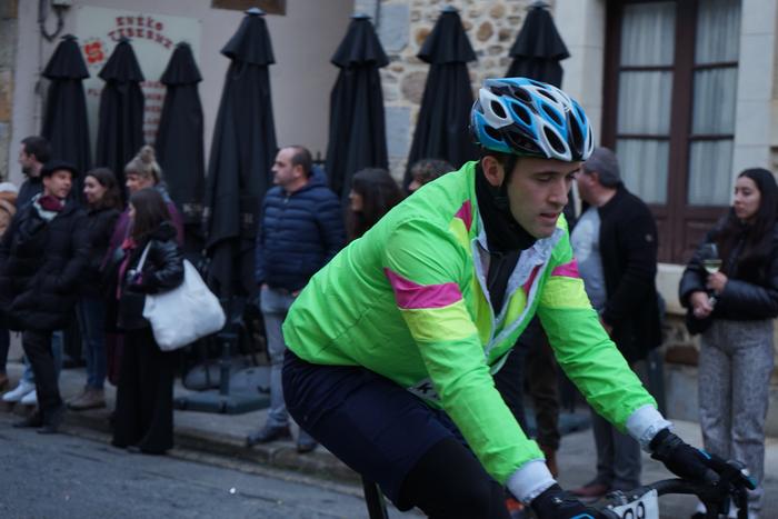 400 kirolarik parte hartu zu 144 1767283022643