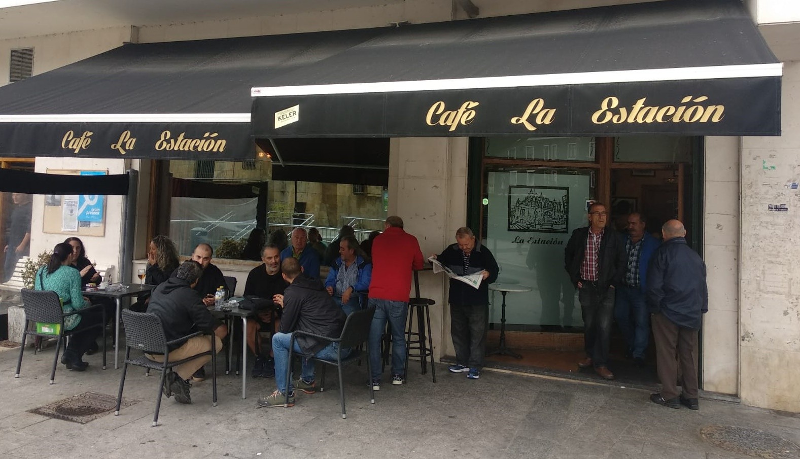 La Estación tabernan lapurreta egon zen larunbatean, zerbitzaria mehatxatu eta gero