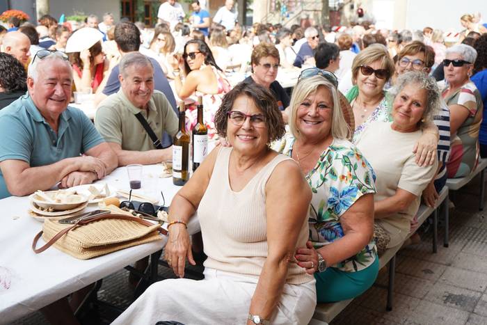 Ehunka lagun bildu ditu Lati 29 1758394284754