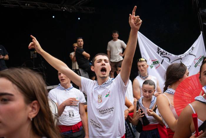 Lehertu da festa-giroa Amurr 62 1755025730352