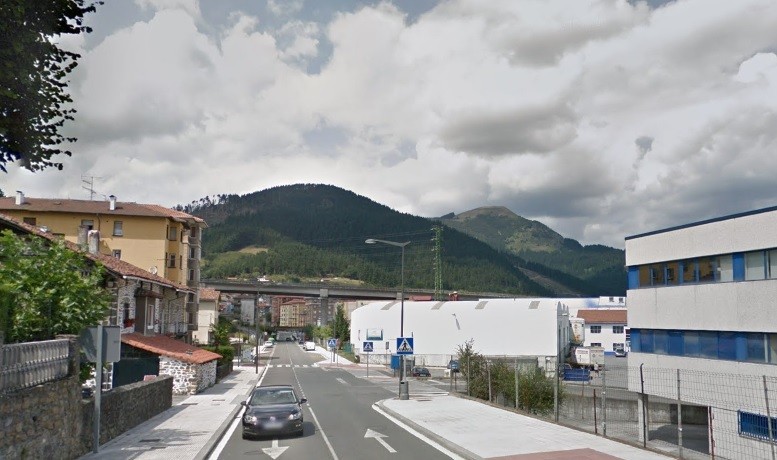 Auto batek gizonezko bat harrapatu du Gasteiz kalean
