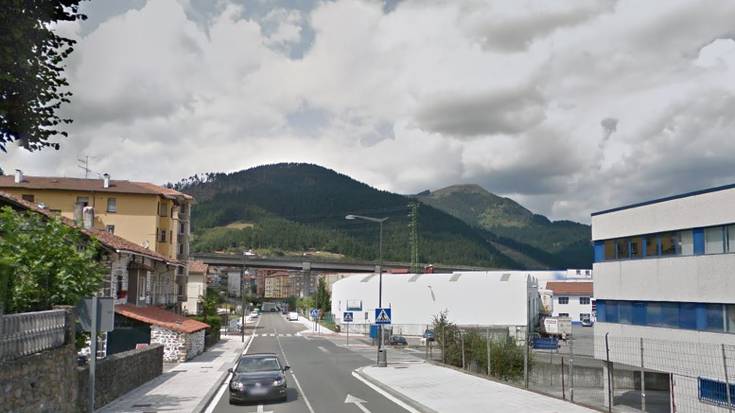 Auto batek gizonezko bat harrapatu du Gasteiz kalean