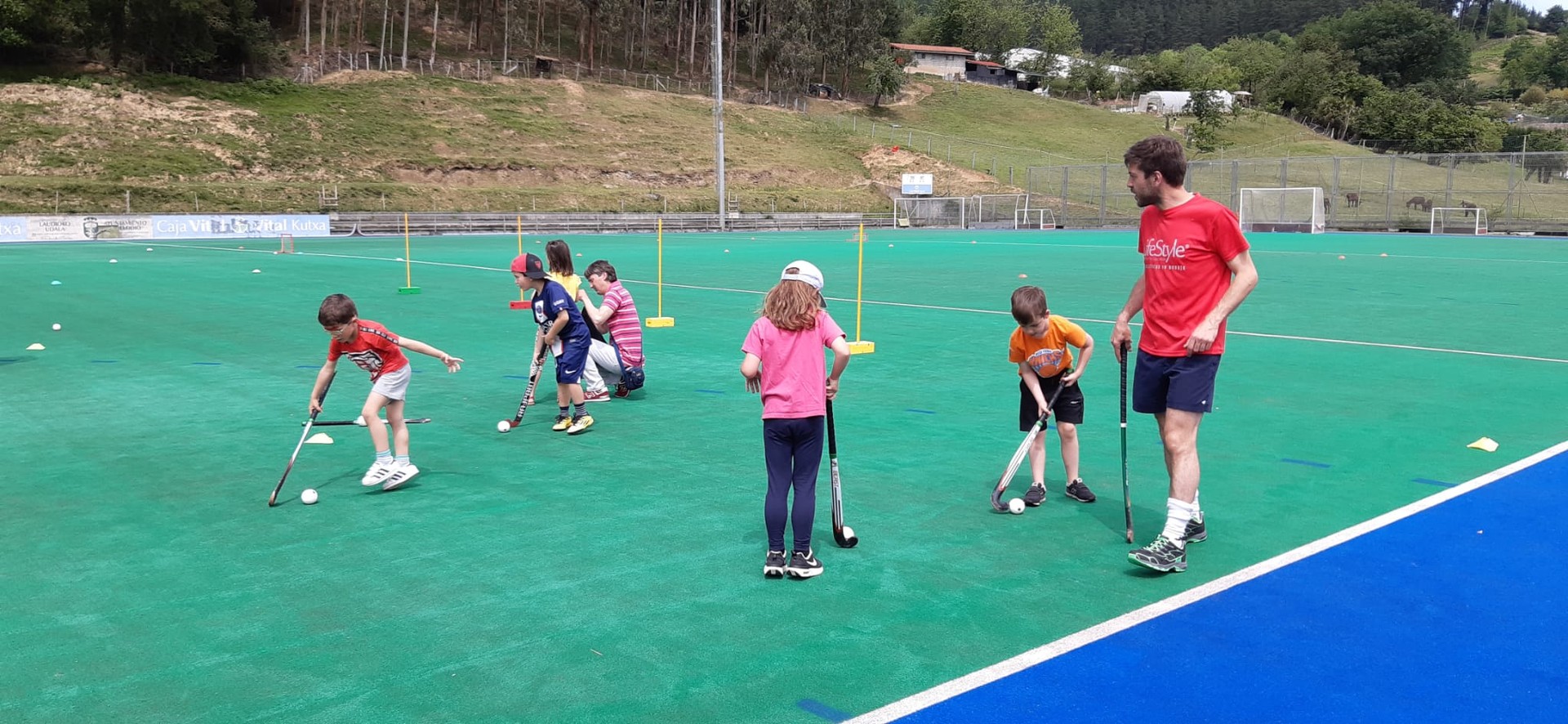 Zabalik dago Arabako Hockey Federazioak antolatutako kirol campusean izena emateko epea