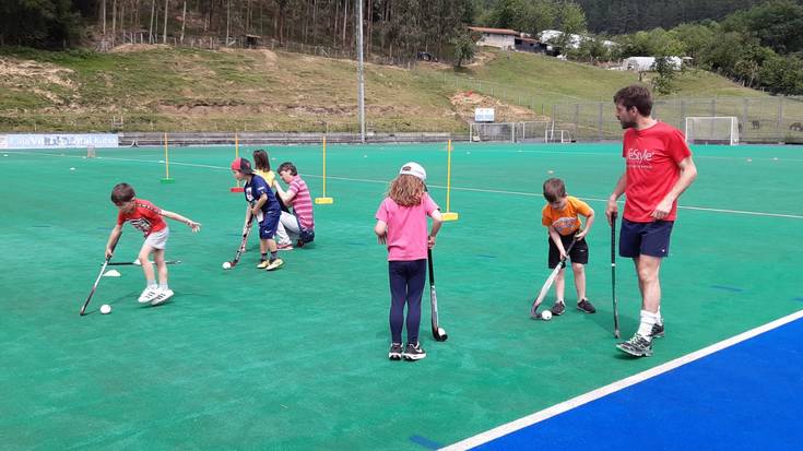 Zabalik dago Arabako Hockey Federazioak antolatutako kirol campusean izena emateko epea