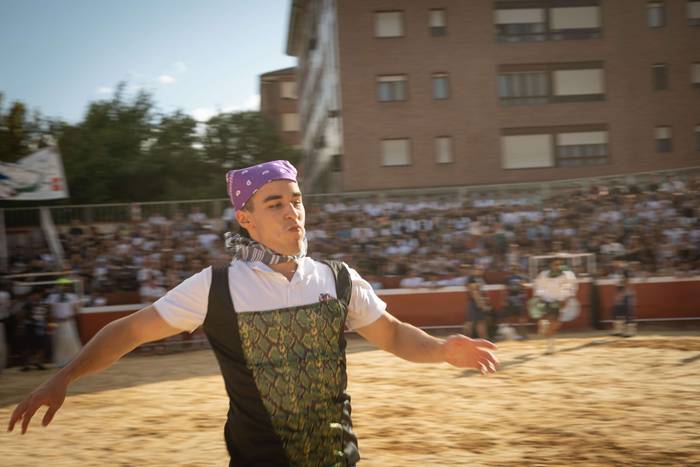 Zezen plaza lepo Muturreko H 26 1756414605181