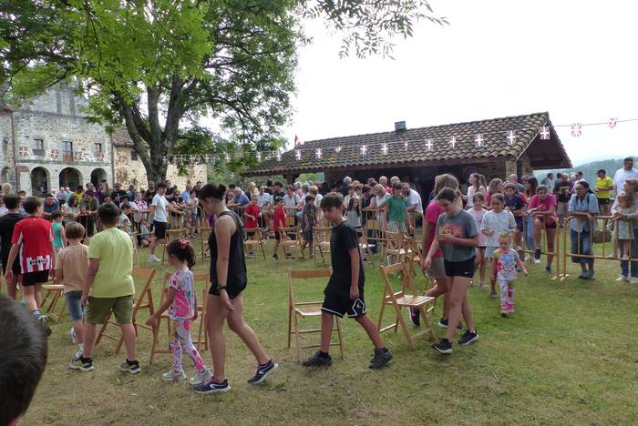 Andra Mari Zuriaren jaiak je 4 1754900914973