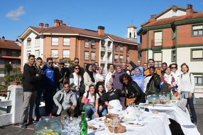 55 lagun bildu zituen bigarren "Kulturartekotasun txangoak", Aiaraldea eta ekoizle emakumeak ezagutaraztea helburu