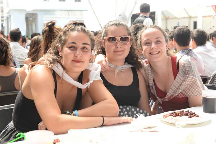 Aldai plaza txiki geratu da  72 1503894383099