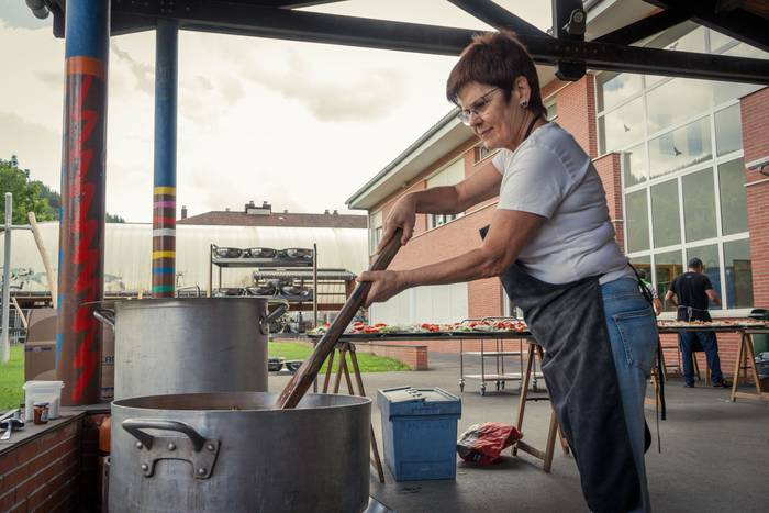 Ehunka lagun bildu dituzte j 22 1757018379601