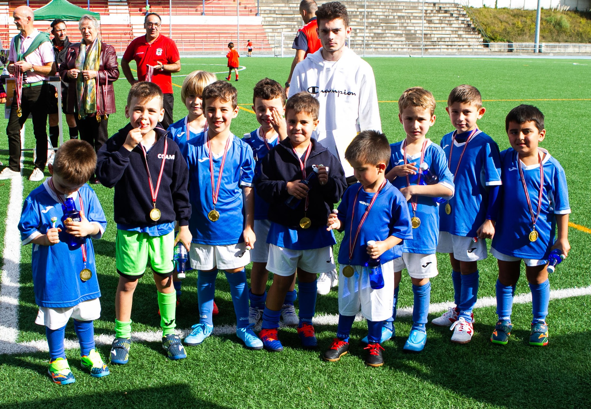 Buru osasunaren aldeko Geurea areto-futbol ligaren finala jokatuko da Laudion ekainaren 10ean