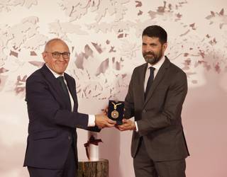 Hilosteko omenaldia egin dio Arabako Foru Aldundiak Luis de Lezamari, Arabako Domina emanda