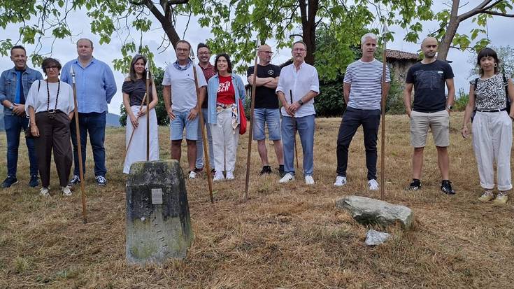 Laudioko eta Arrankudiaga-Zolloko udal ordezkariak elkartu ziren atzo Aretako mugarrietan, XVIII. mendeko ohitura jarraituta