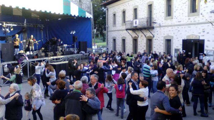 Adin guztiko lagunek parte h 35 1493565401052