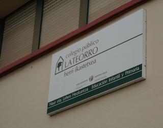 Latiorro Eskolak eskatu dio Udalari atezain postuan daukan arazoa konpontzeko