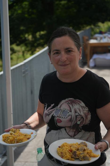 Zuhatzako jaietan paella iza 18 1753009816039