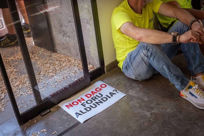 Aldundiaren bulegoak okupatu 23 1760702734413