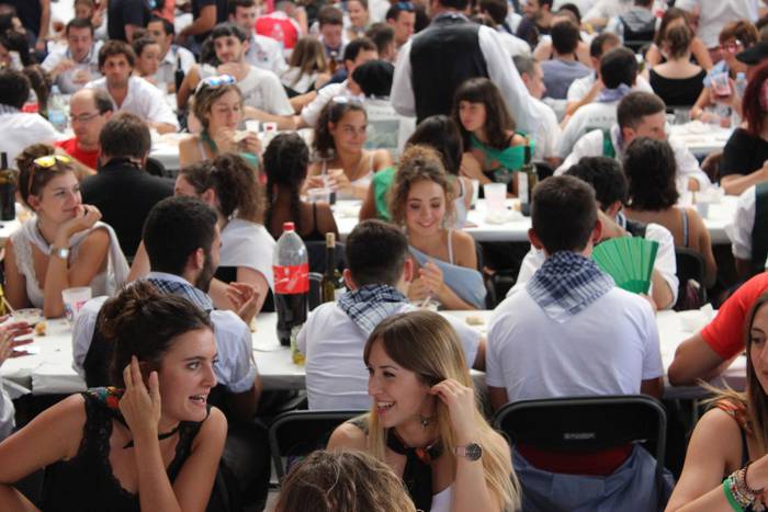 Aldai plaza txiki geratu da  14 1503586232838