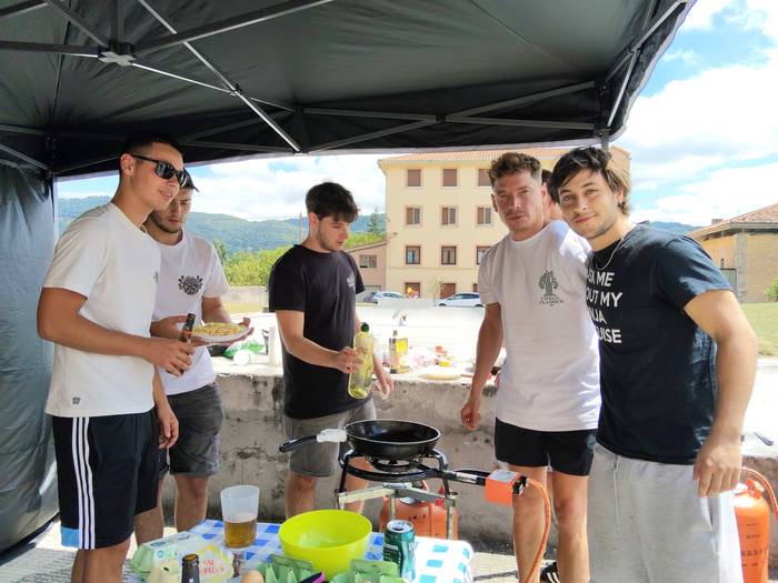 Paella, tortilla eta jokoak  28 1754350709294