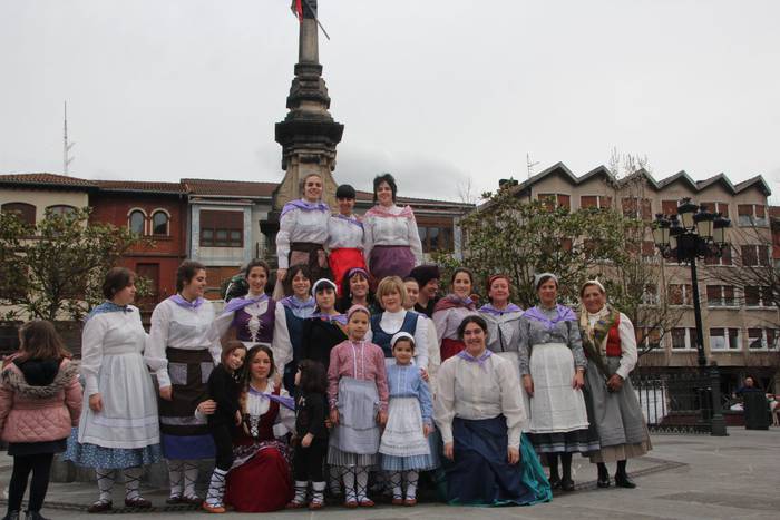 Dantzaren bidez aldarrikatu  33 1520777959741