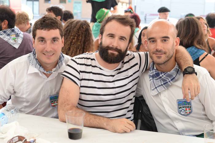 Aldai plaza txiki geratu da  163 1503895430005