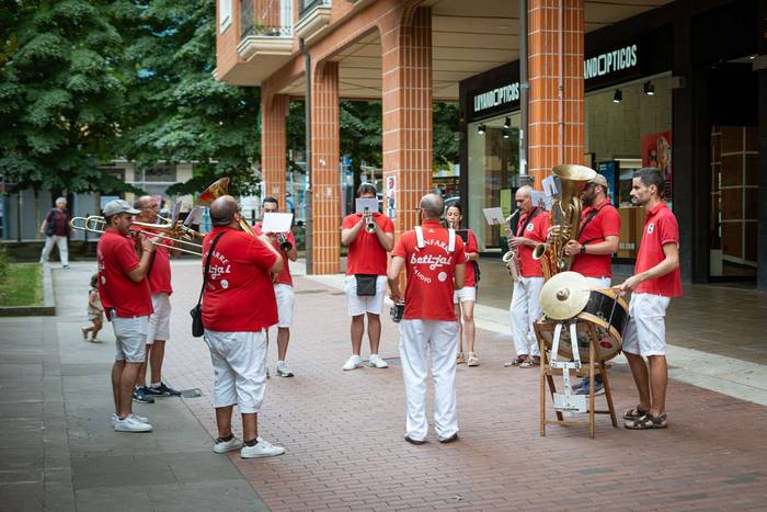 Haur eta nagusiak izan dira  30 1755092586673