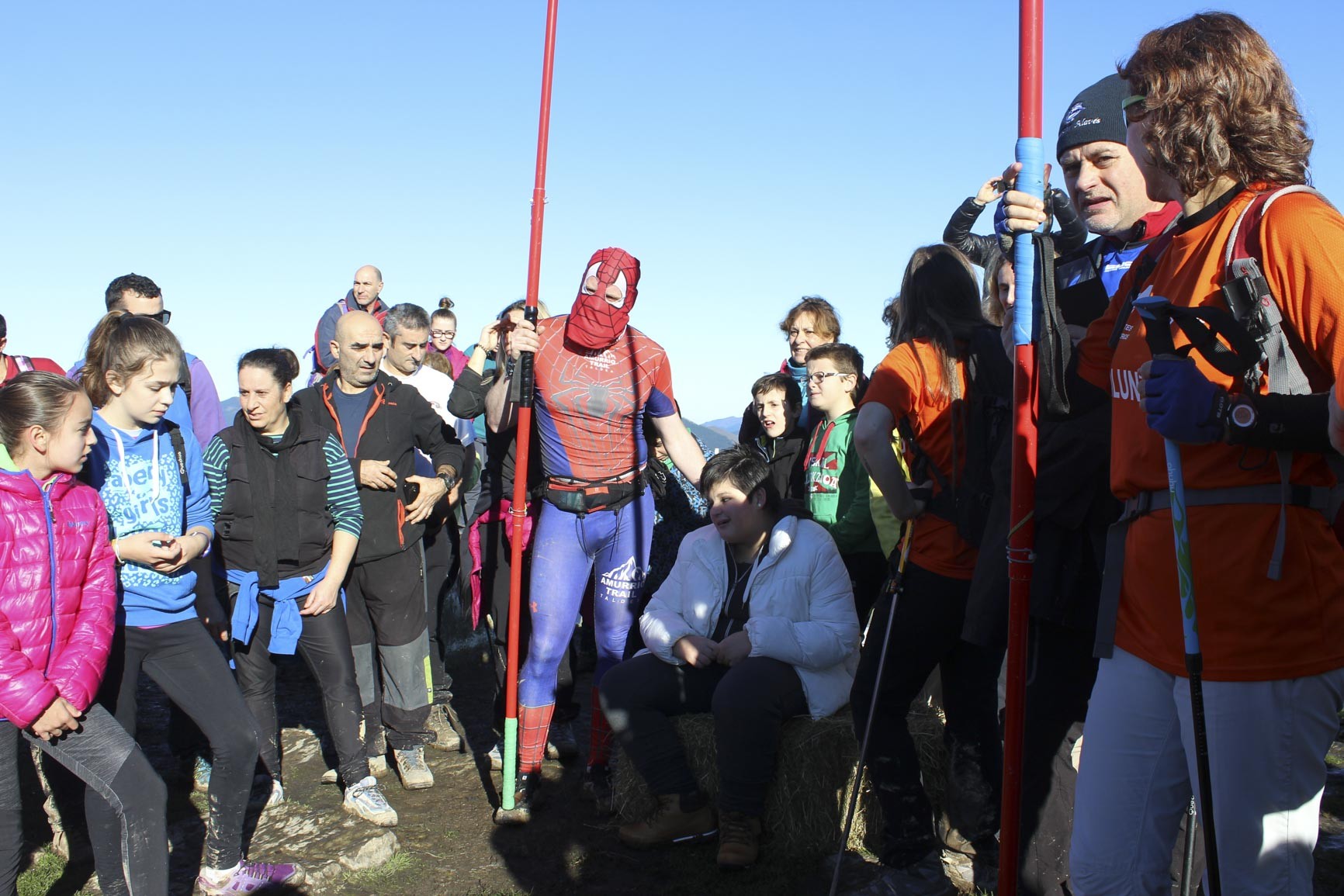 Alpetan izango da Spiderabel bi pertsona itsu mendi zeharkaldi batean gidatuz