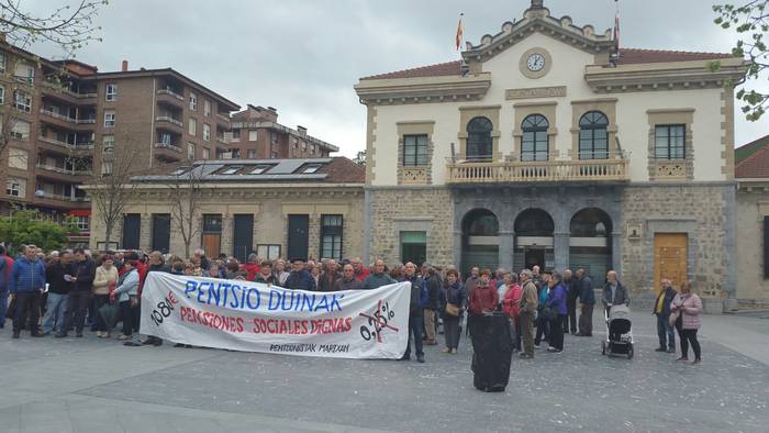 Astelehenero bezala plazara  13 1523295209503