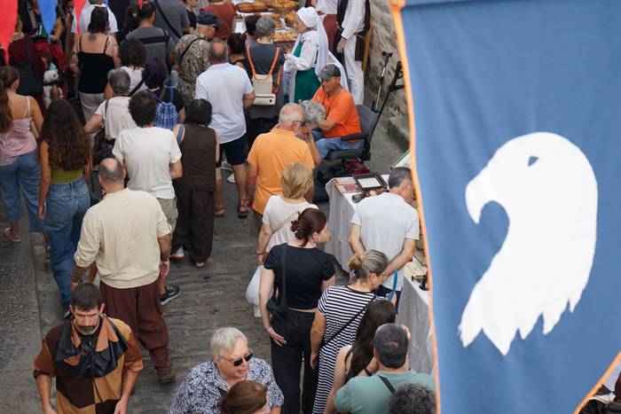 Jendez beteta itzuli da Artz 17 1758400035271