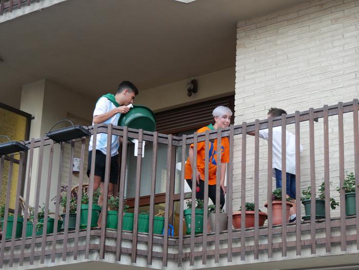 Ura eskatzen zeharkatu dute  23 1536436634519