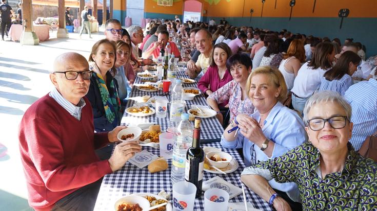 Ehunka ikasle ohik parte hartu dute Antzinako Andra Maria Ikastetxearen 60. urteurrenean