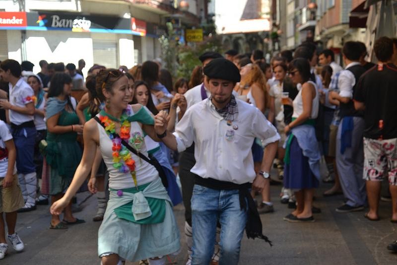 Jaietako egitaraua oparo eta leku aldaketa nabarmenekin helduko da