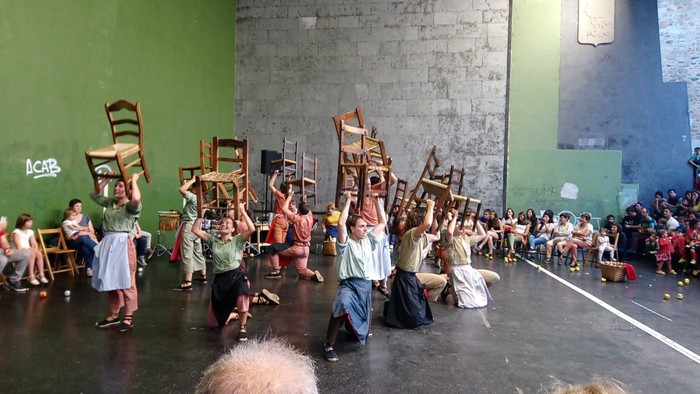 Oinkari dantza taldeak "Sagartu" ikuskizuna eskaini zuen ostiralean - 5